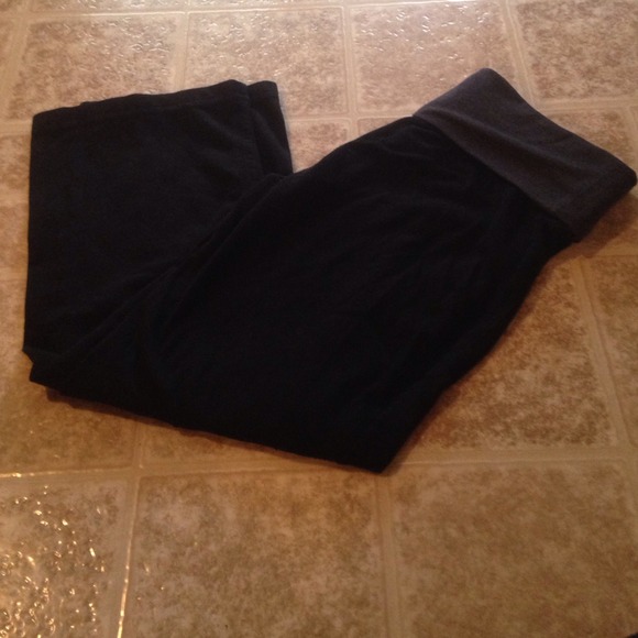 Black and Grey Capri Yoga Pants - Picture 2 of 3