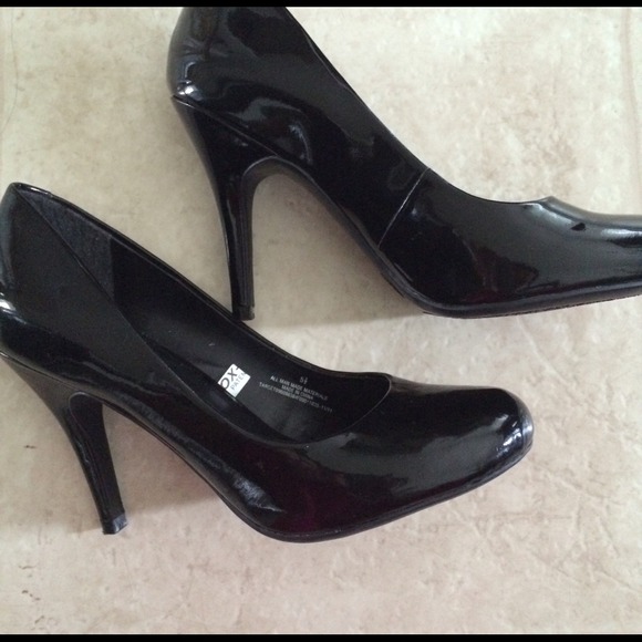 Black Patented Pumps size 5.5
