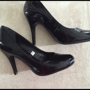 Black Patented Pumps size 5.5