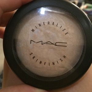 Mac mineralize skin finish