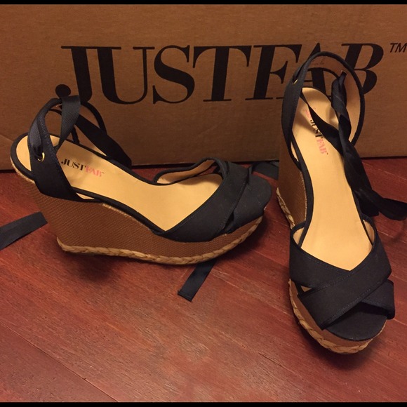 Cute navy wedges with ribbon s10