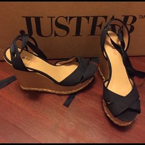 Cute navy wedges with ribbon s10