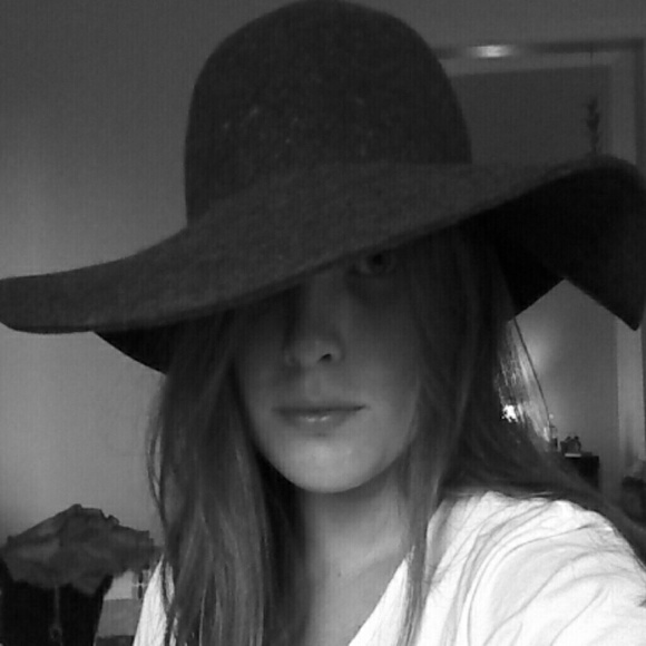 ***PRICE DROP! Now $18! NWOT Grey wool floppy hat