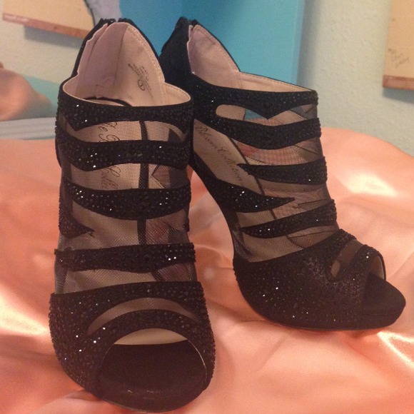 Shoes/ high heels