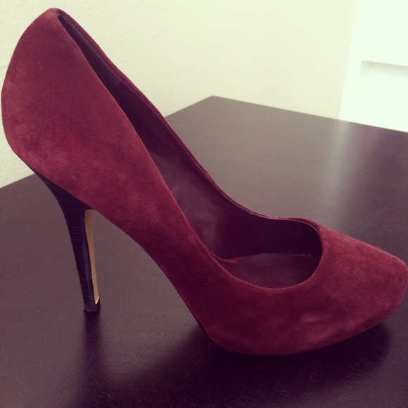 ✨HOST PICK!✨Suede Maroon Heels