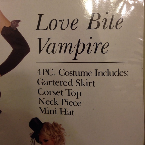 Sexy vampire costume. - Picture 2 of 2