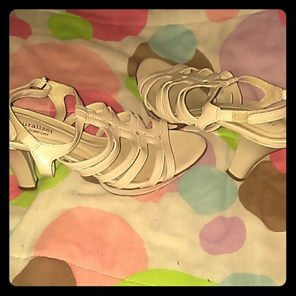 ??Nude 3 1/2 in. Heels! ??