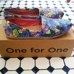 Faded Tropical Canvas Toms