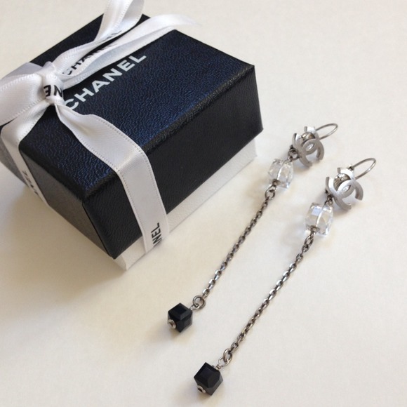 ✨CHANEL✨ earrings - AUTH 💯 beautiful & classy - Picture 3 of 3