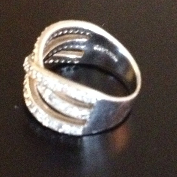 Rhinestone crisscross BLING ring - Picture 2 of 2