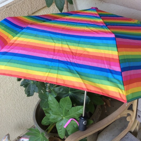 ☔️COLORFUL RAINBOW UMBRELLA☔️NWT🎉