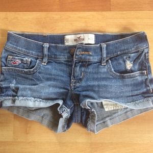 Medium wash hollister short shorts