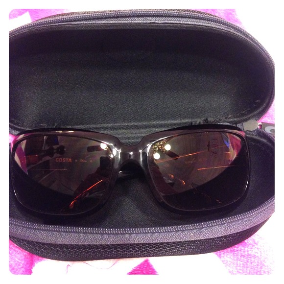 ISABELA Costa Del Mar Tortoise framed sunglasses.