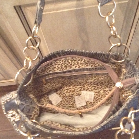 (🔴SOLD🔴)Silver Belted Sparkle Handbag - Picture 3 of 3