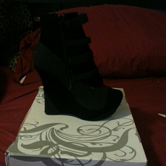 Rhythm Black Boots - Picture 3 of 4