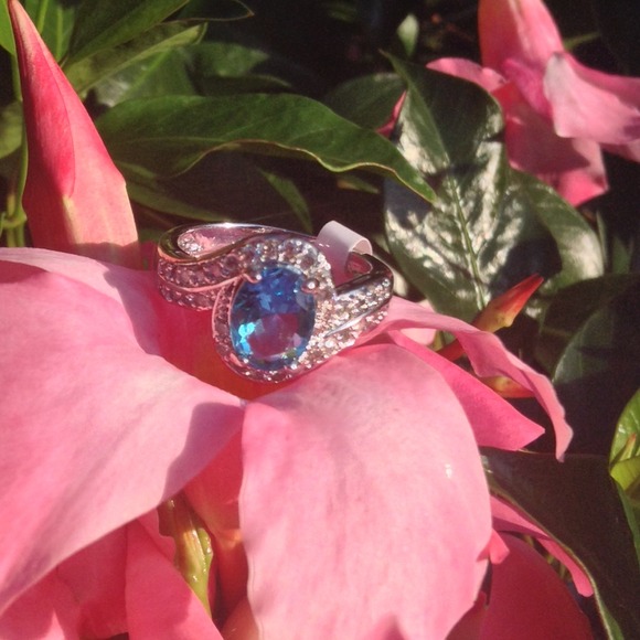 💙925 Silver Ocean Blue & White Topaz Ring💙 - Picture 2 of 4