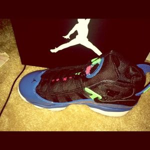 Jordan never worn sneakers size 5 grade school.