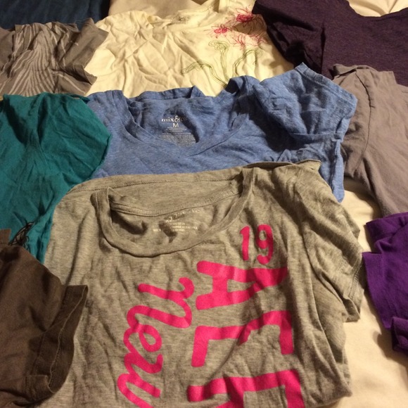 T-shirt bundle 9 total