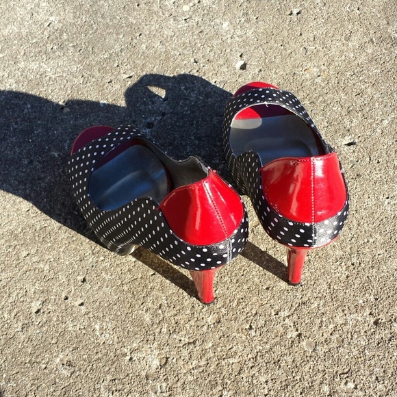 Gifted🎉HP 7/15🎉Madden Girl "Henley" B&W Polkadot - Picture 2 of 4