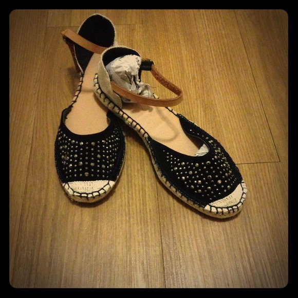 Brand New Cute Sandal Shoes!