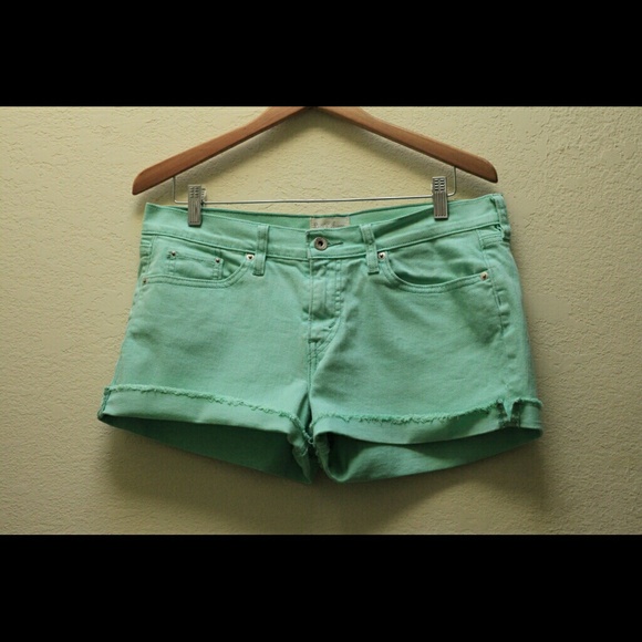 Mint Levi's shorts