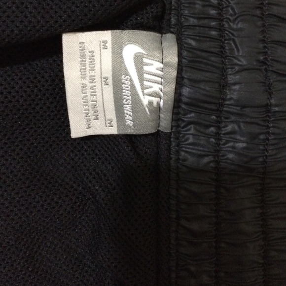 Nike NEW w/o tag cropped parachute pant size M