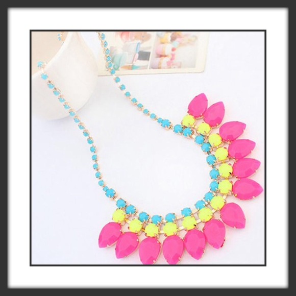 Adorable Statement Necklace - Picture 1 of 1