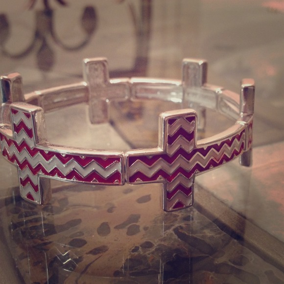 White and red chevron cross stretch bracelet.
