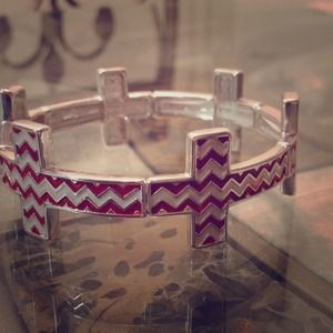 White and red chevron cross stretch bracelet.