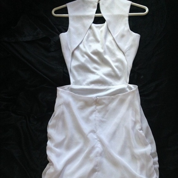 Backless dress traded - Picture 2 of 2