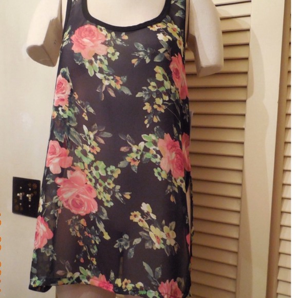 ⬇️Sheer Floral Top - Picture 1 of 4