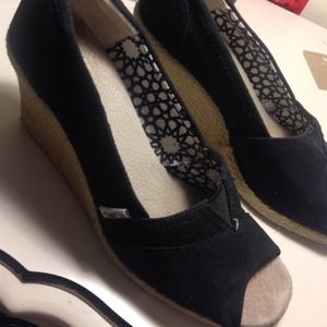 TOMS black wedge: size 8