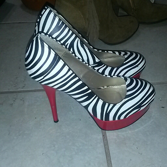 Qupid zebra heels