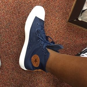 converse 6.5 men  & 8.5 women