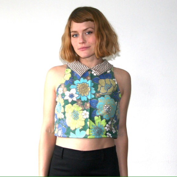 NWOT Floral/Geometric Collared Crop Top