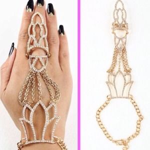 Hand jewelry