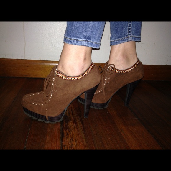 Boots/heels - Picture 2 of 2