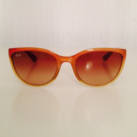 Authentic Ray Ban Sunglasses 😎