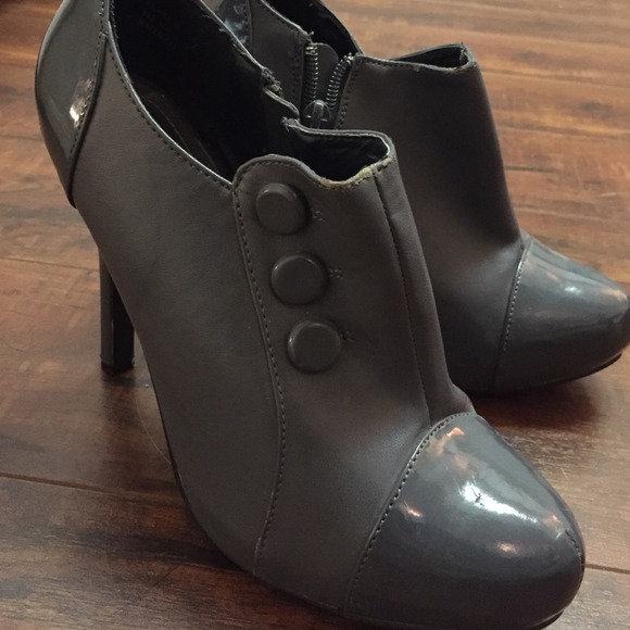 Grey booties - Picture 1 of 2