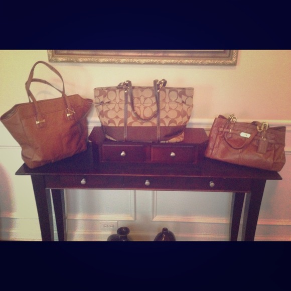 SOLD SOLD SOLD 3 Authentic Large Coach bags