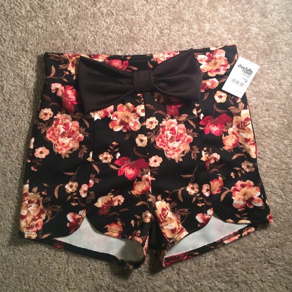 Charlotte Russe Pants - Floral shorts