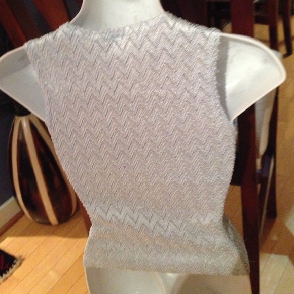 BABY BLUE SHEER BACK LINED FRONT V NECK SZ M TOP - Picture 3 of 4
