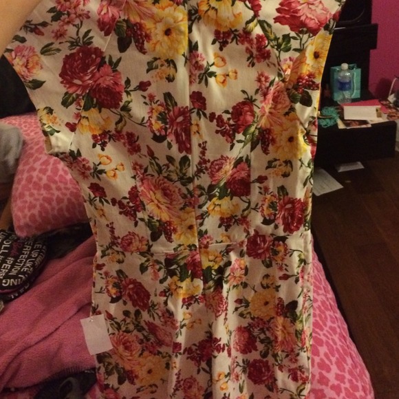 Flower romper - Picture 3 of 4