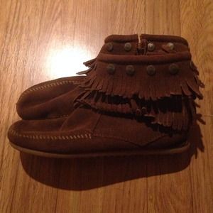 Minnetonka double fringe side zip boot