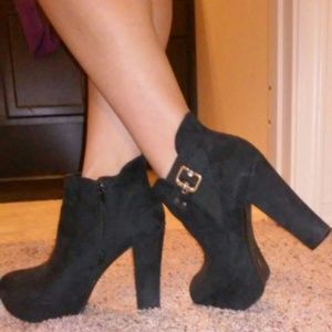 Guess ankle booties & tan booties