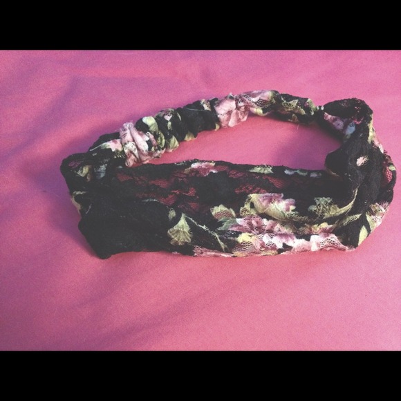 Charlotte Russe Floral Lace Headband