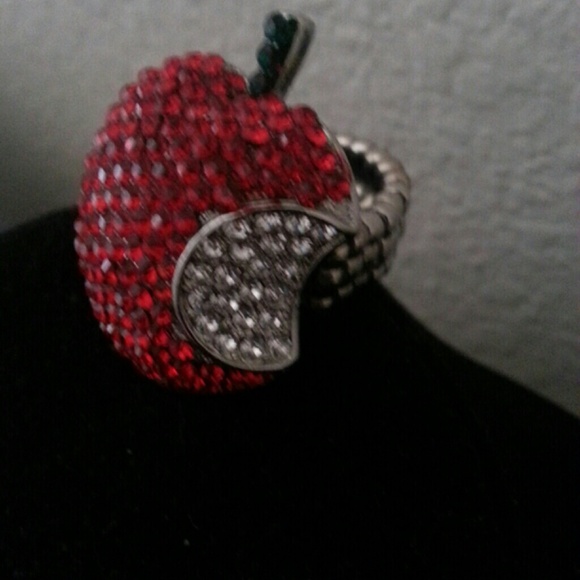 Red Apple ring - Picture 2 of 3
