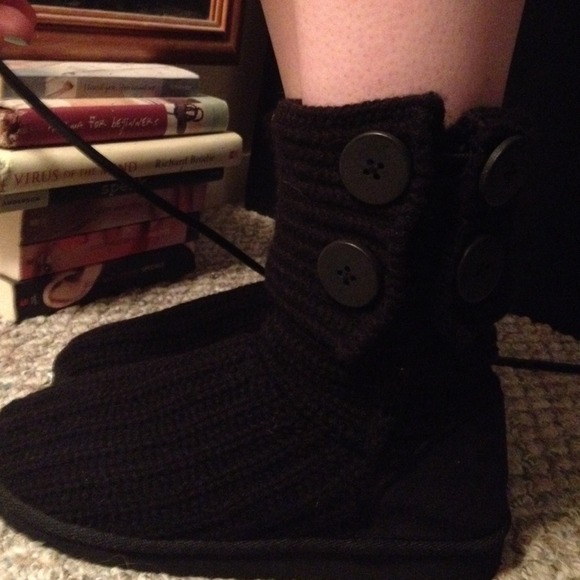 ✨NEVER BEEN WORN✨ Very cute fall/winter boots.