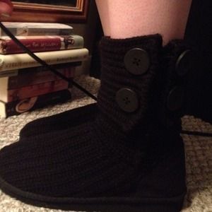 ✨NEVER BEEN WORN✨ Very cute fall/winter boots.