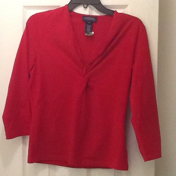 JonesNewYork Signature red crossover knot top.